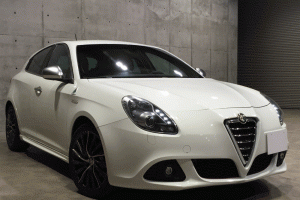 2012【アルファロメオ】ジュリエッタ クアドリフォリオ ヴェルデ 左ハンドル