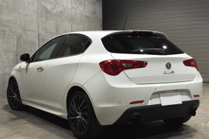 2012【アルファロメオ】ジュリエッタ クアドリフォリオ ヴェルデ 左ハンドル